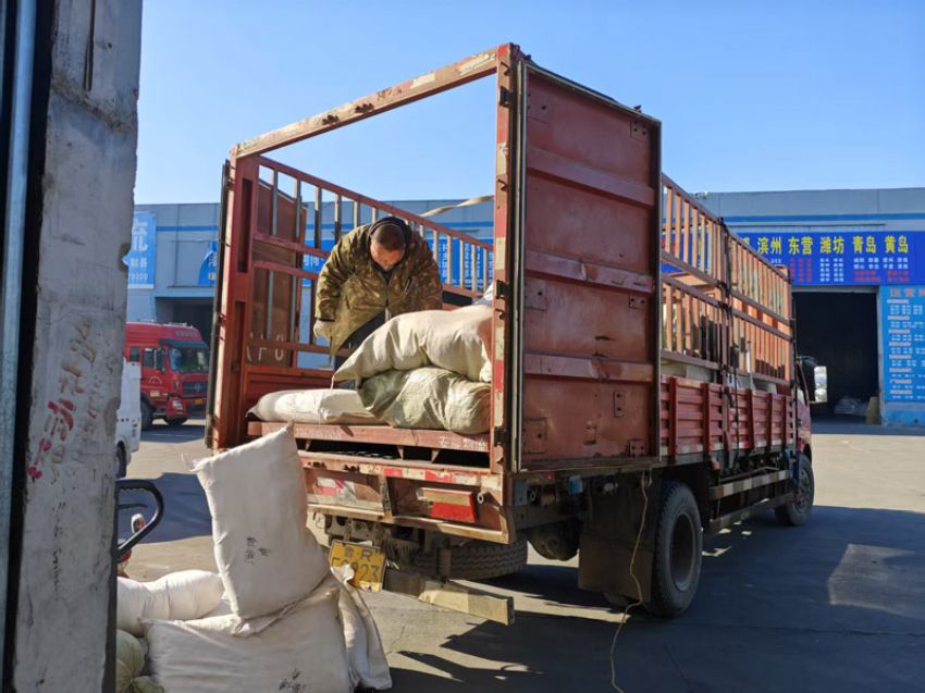 點(diǎn)擊查看詳細(xì)信息<br>標(biāo)題：發(fā)貨現(xiàn)場(chǎng) 閱讀次數(shù)：0