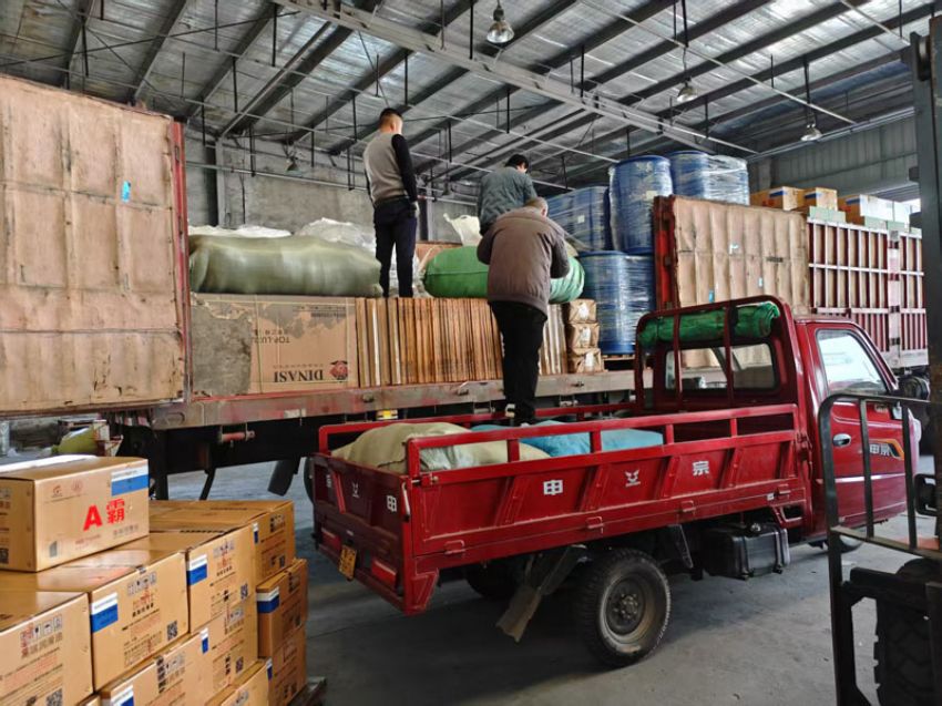 點(diǎn)擊查看詳細(xì)信息<br>標(biāo)題：發(fā)貨現(xiàn)場(chǎng) 閱讀次數(shù)：0